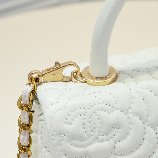 シャネルバッグ角部分ディテール